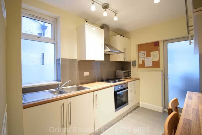 Front Room, Clovelly Ave, London photo 2