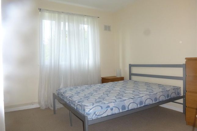 28, BRISTOL photo 2