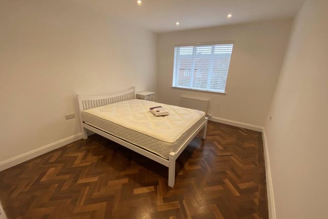 Flat to rent in Magdalen Road, St. Leonards, Exeter