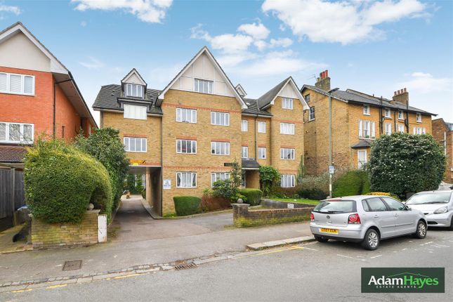 Flat to rent in Friern Park, North Finchley