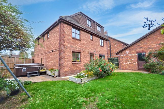 2, Wigeon Lane, Tewkesbury photo 2