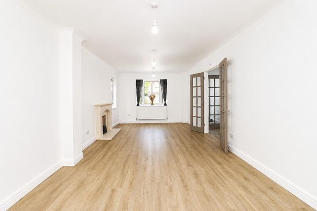 7, Winchcombe Close, Fleet photo 3