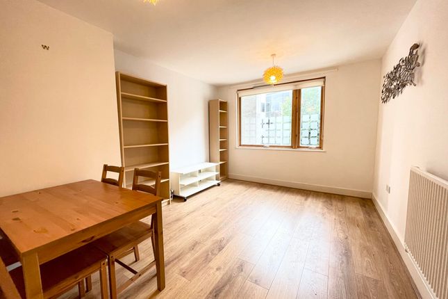 Thumbnail Flat to rent in Phoenix Heights East, 4 Mastmaker Road, London