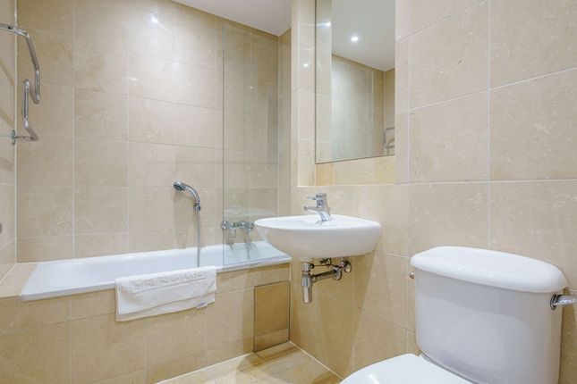 Flat to rent in 39 Westferry Circus, London