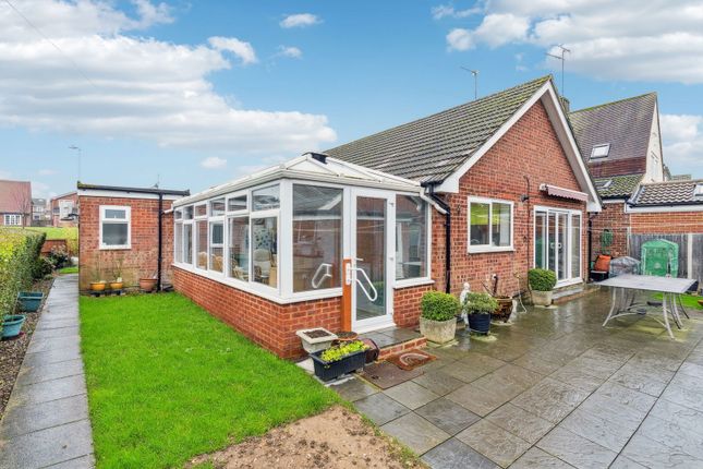 3-bed bungalow on 6, Seamons Close, Dunstable, £416,500