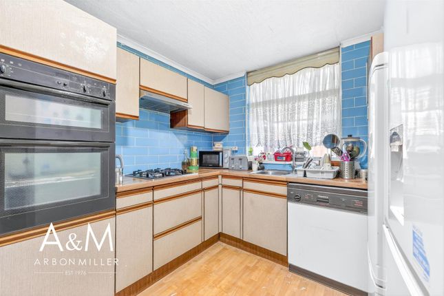 7, Wyfields, Clayhall photo 4