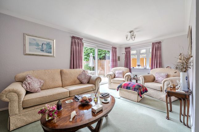 11, Graylands Close, Horsell photo 2