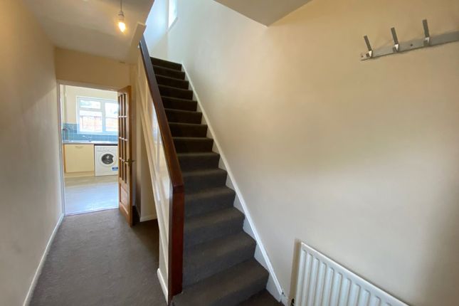 10, Squirrel Lane, High Wycombe photo 3