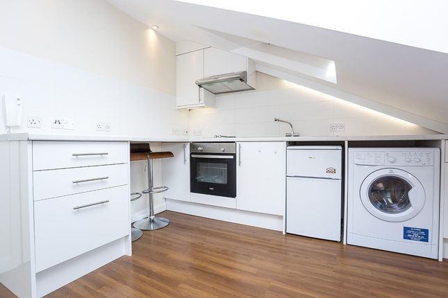 Flat 24,122, Bunns Lane, Mill HIll photo 4