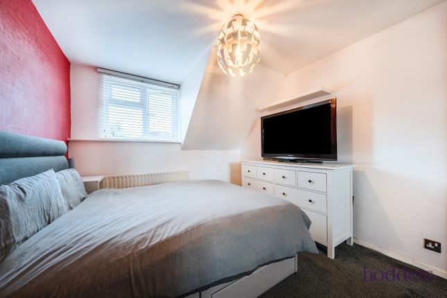 14, Burleigh Close, Addlestone photo 4