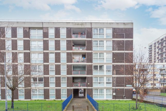 Flat 22, St. Aubins Court, De Beauvoir Estate, London photo 2