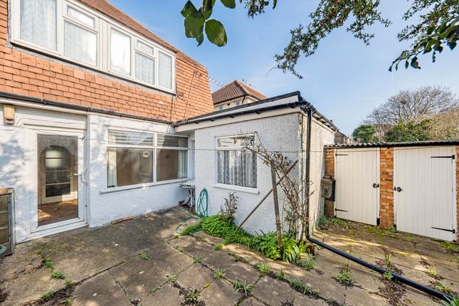 4, Ashwood Avenue, Hillingdon photo 3