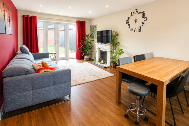 54, Barrett Way, South Ockendon photo 3