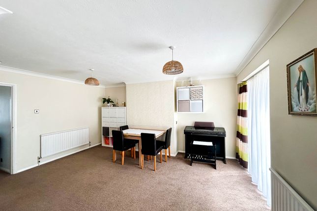 26 Hook Lane, Bognor Regis photo 4