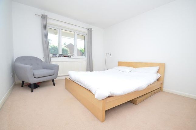 10, Regency Court, Ruislip photo 4