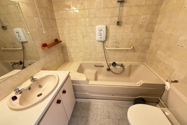 49, Homewillow Close, London photo 5