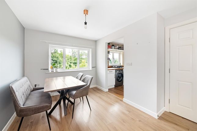 119, Watney Close, Purley photo 4
