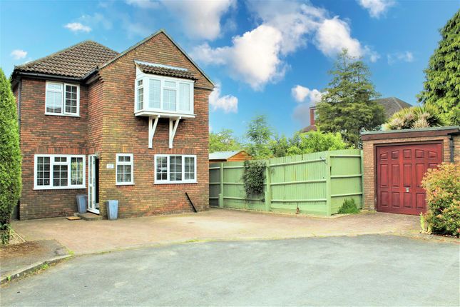 Thumbnail Detached house for sale in Bearwood Close, Potters Bar