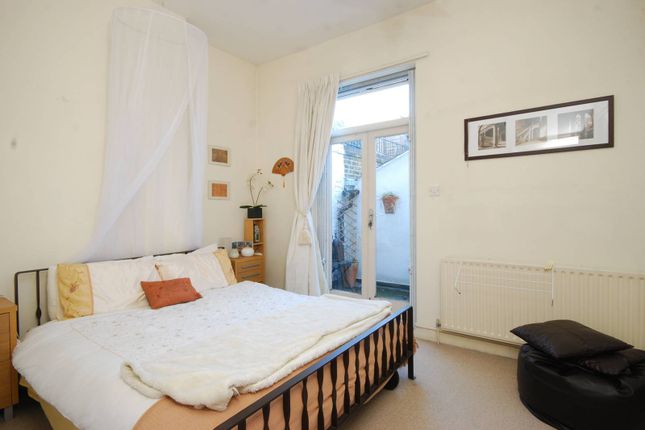 Thumbnail Flat to rent in Inworth Street, Battersea, London