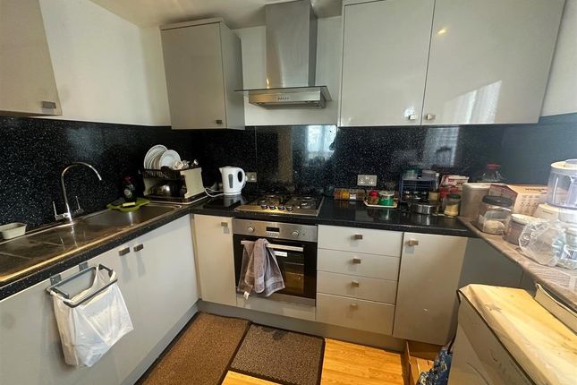 Flat 101, Fuscia Court, Feltham photo 4