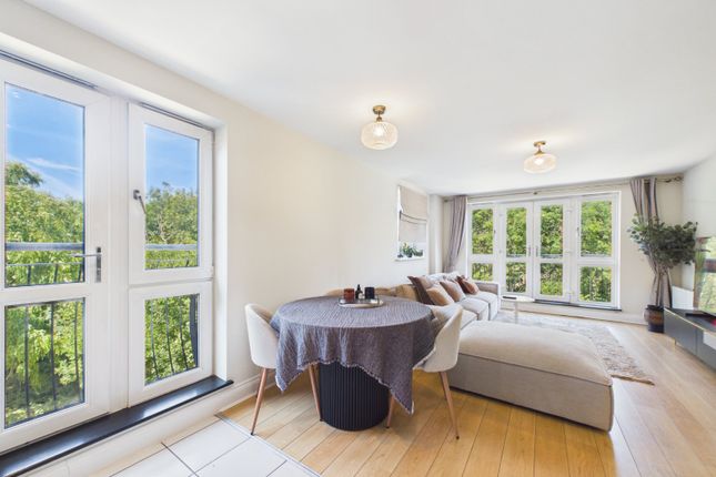 30, Luscinia View, Reading photo 5