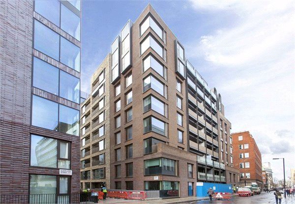 Flat to rent in 6 Pearson Square, Fitzroy Placee, Mortimer Street, London