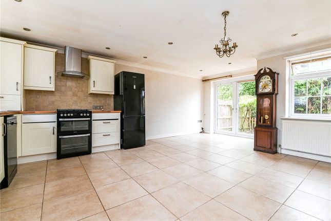 28a, Bouverie Close, New Milton photo 3
