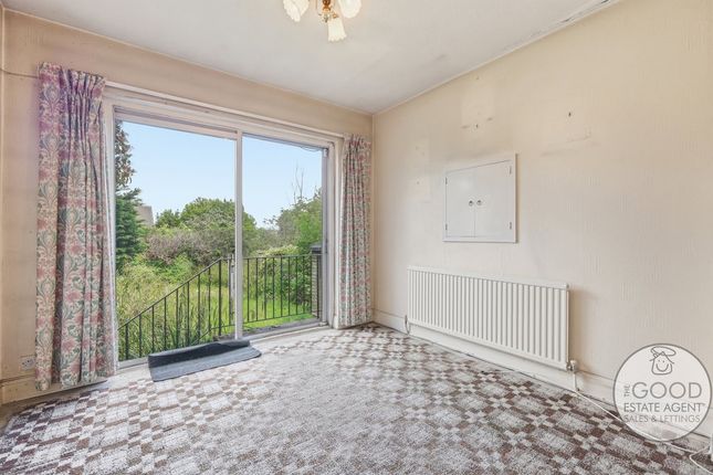 19, Alderton Way, Loughton photo 4