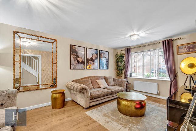10, Kestrel Road, Wotton-Under-Edge photo 3