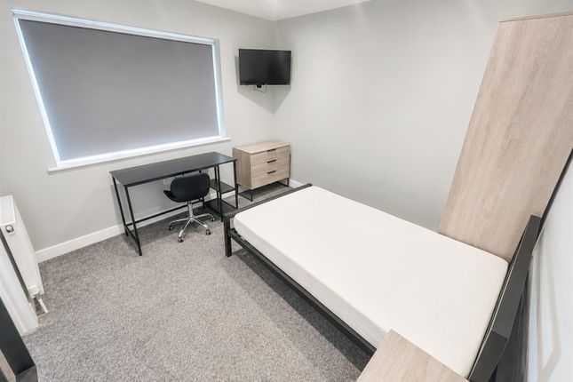 Room 4, 78, Anns Hill Road, Gosport photo 5