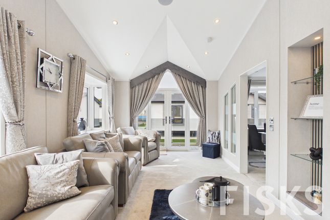 4, Oyster Drive, Canvey Island photo 2