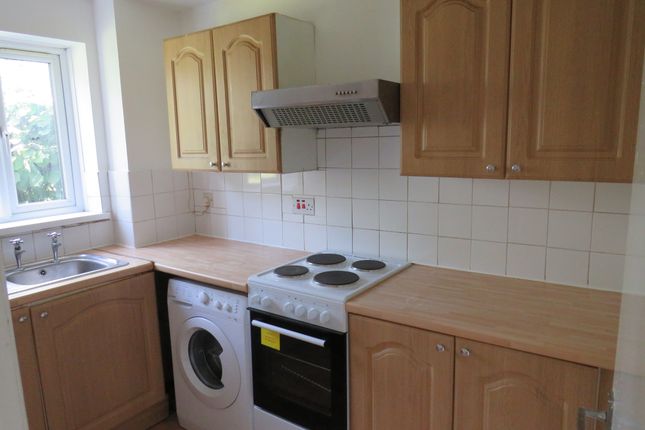 Burket Close, Southall photo 2
