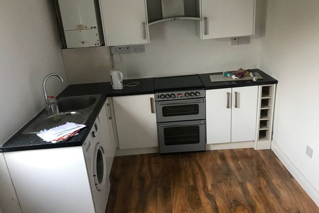 5, Sunningdale Avenue, Feltham photo 4