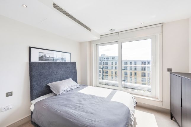Flat for sale in Townmead Road, London