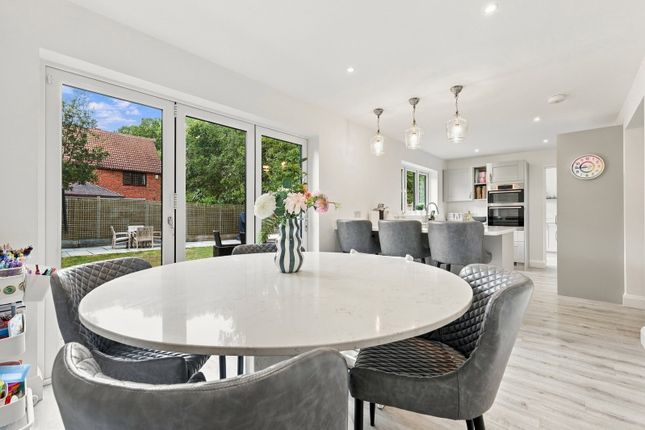 6, The Lindens, Basildon photo 4