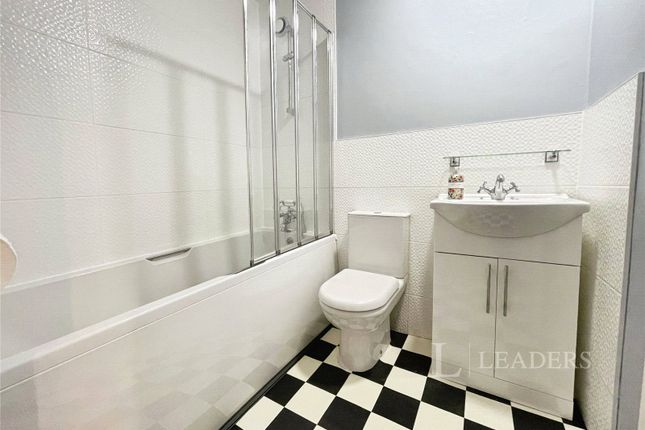 Flat 9, Blake House, Porchester Mead, Beckenham photo 3