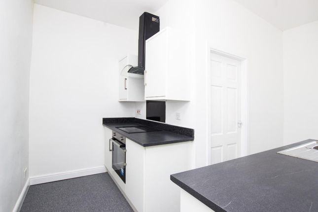 21, Blackburn Road, Darwen photo 4