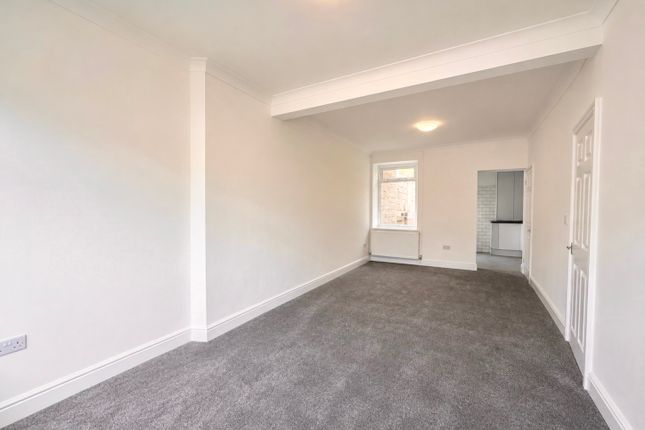37 James Road, Bridgend photo 4