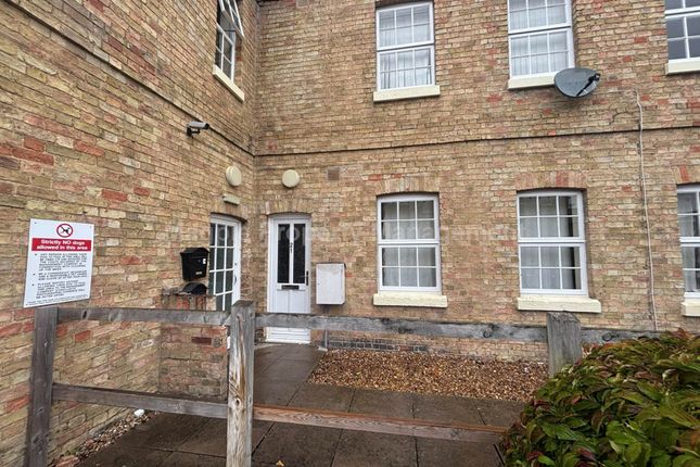 1-bed flat on Linclare Place, St Neots, £880/mo