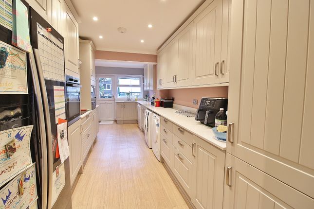 16, Charlesworth Gardens, Waterlooville photo 3