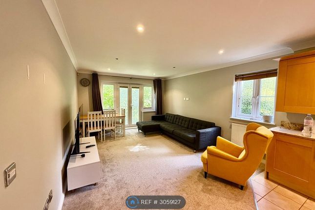 Flat, Symeon Place, Caversham, Reading photo 3