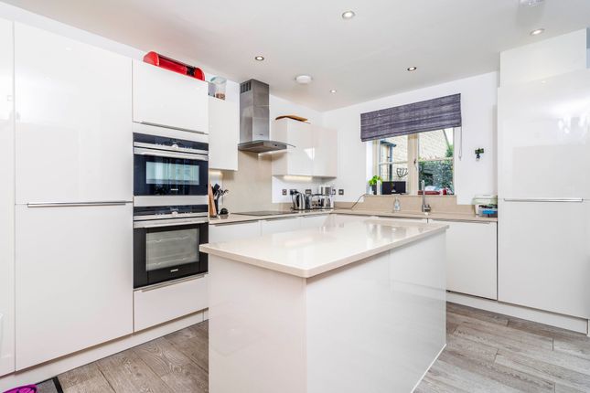 5 Kingfisher Road, Cheltenham photo 4