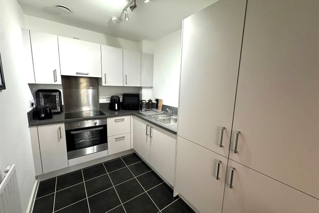Flat 12, 62, Barnes Wallis Way, St. Albans photo 5