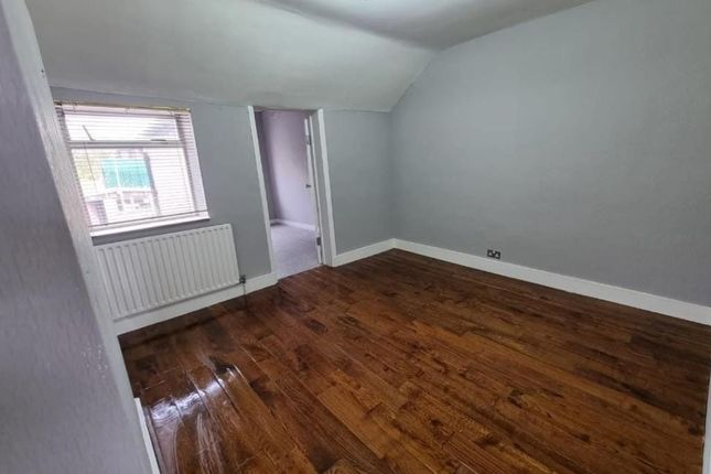 41 Manor Road, Grays photo 2