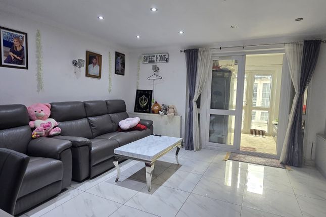 110, Woolacombe Way, Hayes photo 2