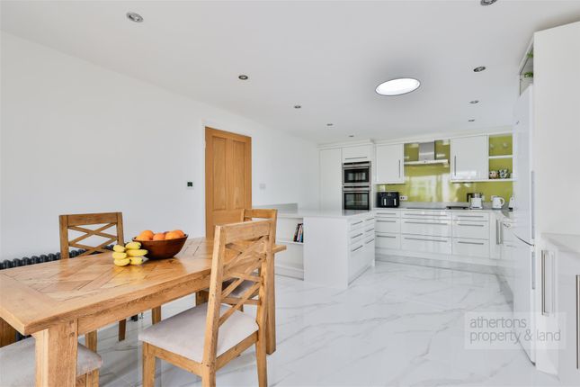25, Berkeley Drive, Read photo 2
