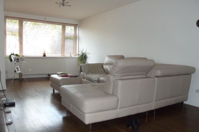 16, Waltham Cross photo 4