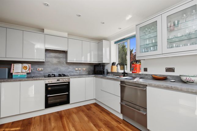 Sunningdale Drive, Rushden photo 2
