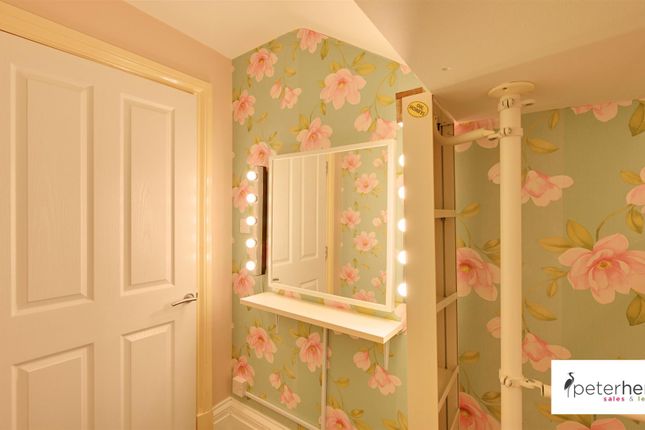 Dressing Room/Walk In Wardrobe