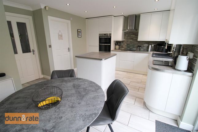 18, Royal Way, Stoke-On-Trent photo 2
